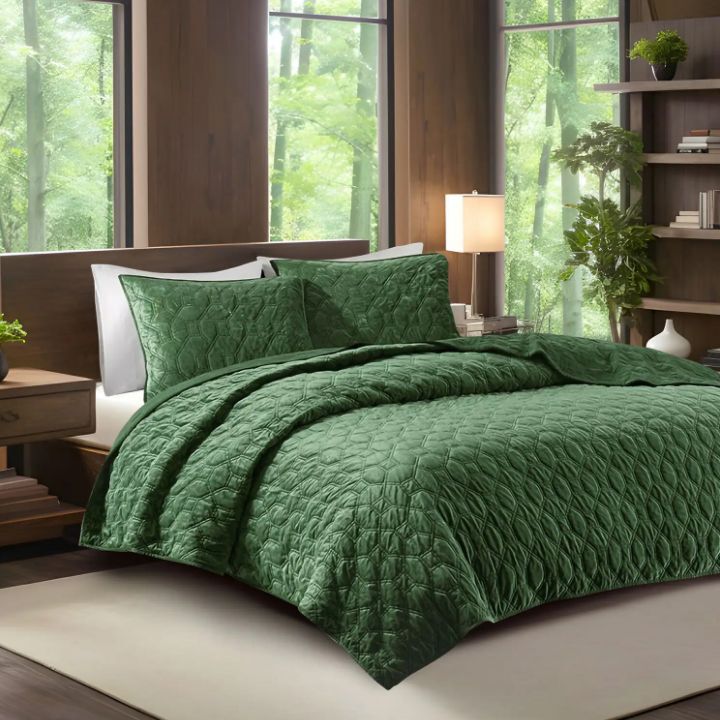 Gracie Mills Gayle 3-Piece Casual Geometric Velvet Quilt Set