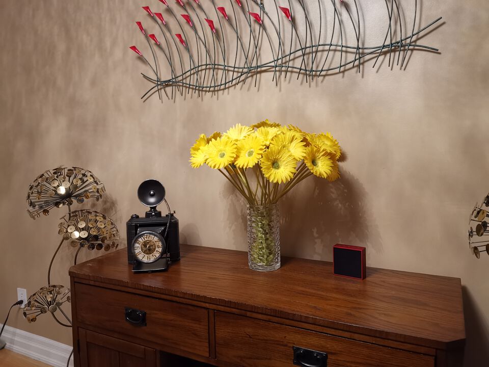 CAMERA TABLE CLOCK