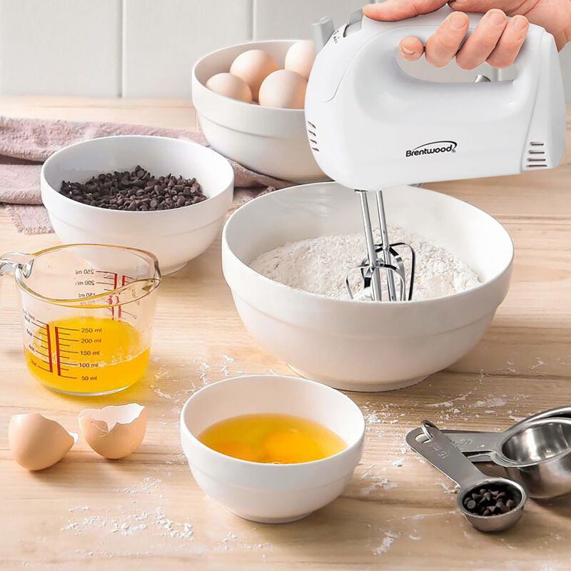 Brentwood 5-Speed Hand Mixer in White