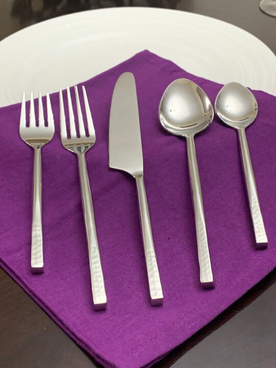 20 Piece Flatware Set, Service for 4 (Silver, Hammered)