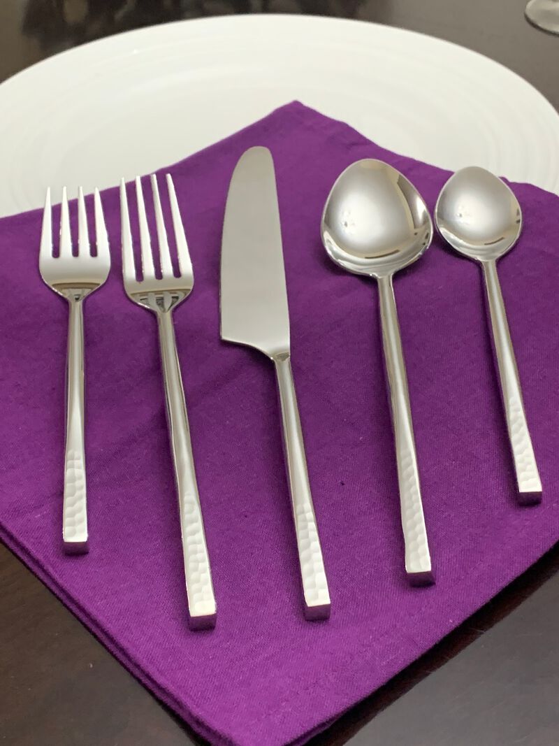 20 Piece Flatware Set, Service for 4 (Silver, Hammered)