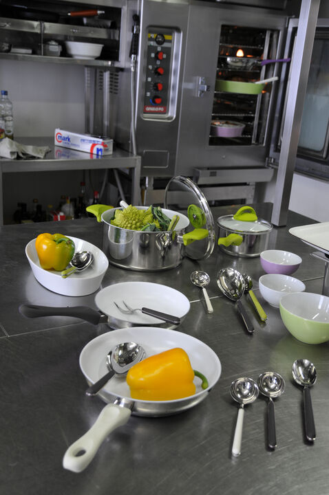 Fantasia 7-Piece Serving Set in Black