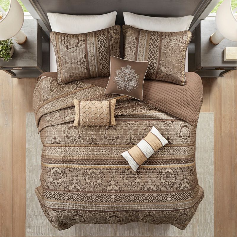 Gracie Mills Bruce 6-Piece Reversible Jacquard Quilt Set with Throw Pillows