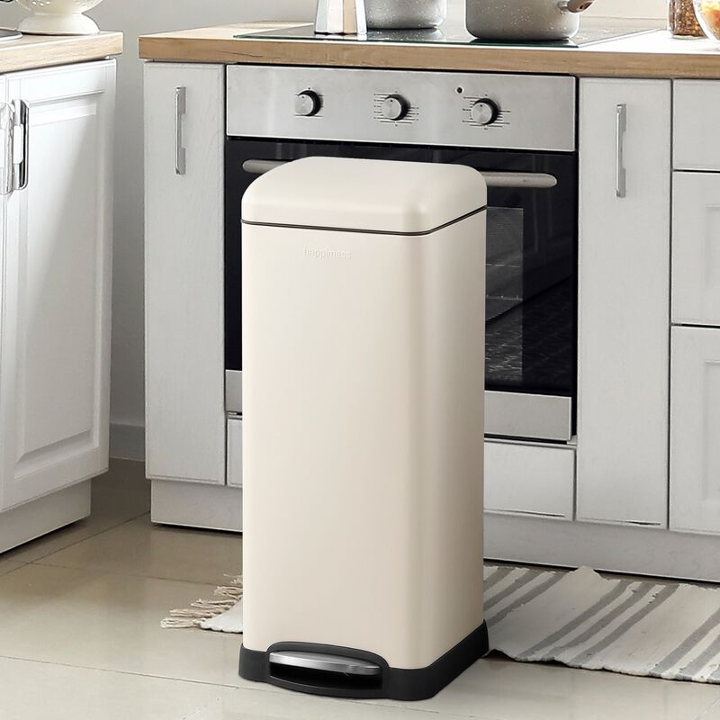 Betty Retro Step-Open Trash Can with Liners