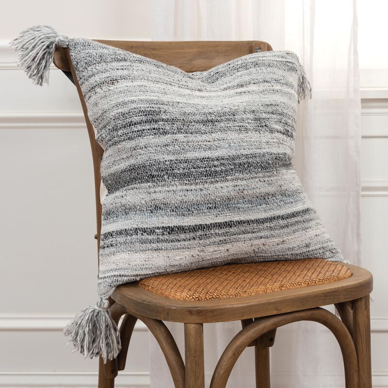 T17121 Pillow