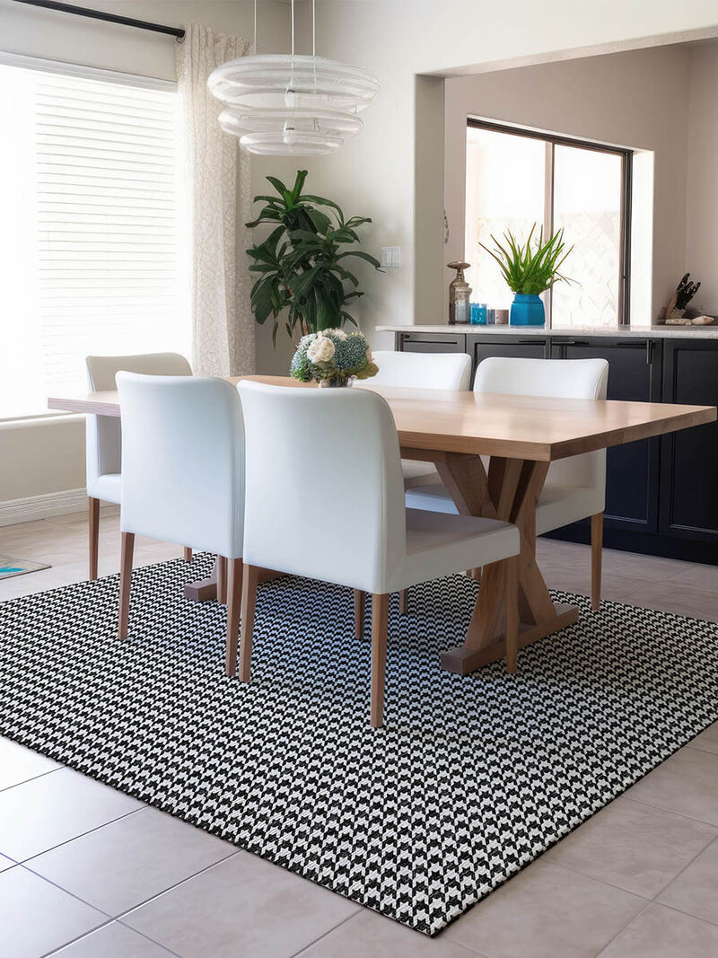Hinton HN1 Black 3' x 5' Rug