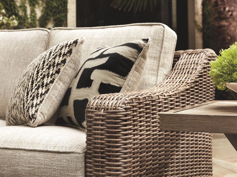 Beachcroft 2PC Outdoor Loveseat W/Cushion