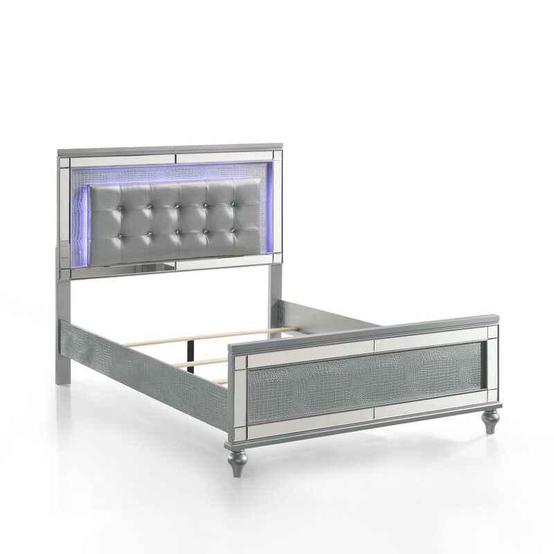 New Classic Furniture Furniture Contemporary Solid Wood 4/6 Full Bed in Silver