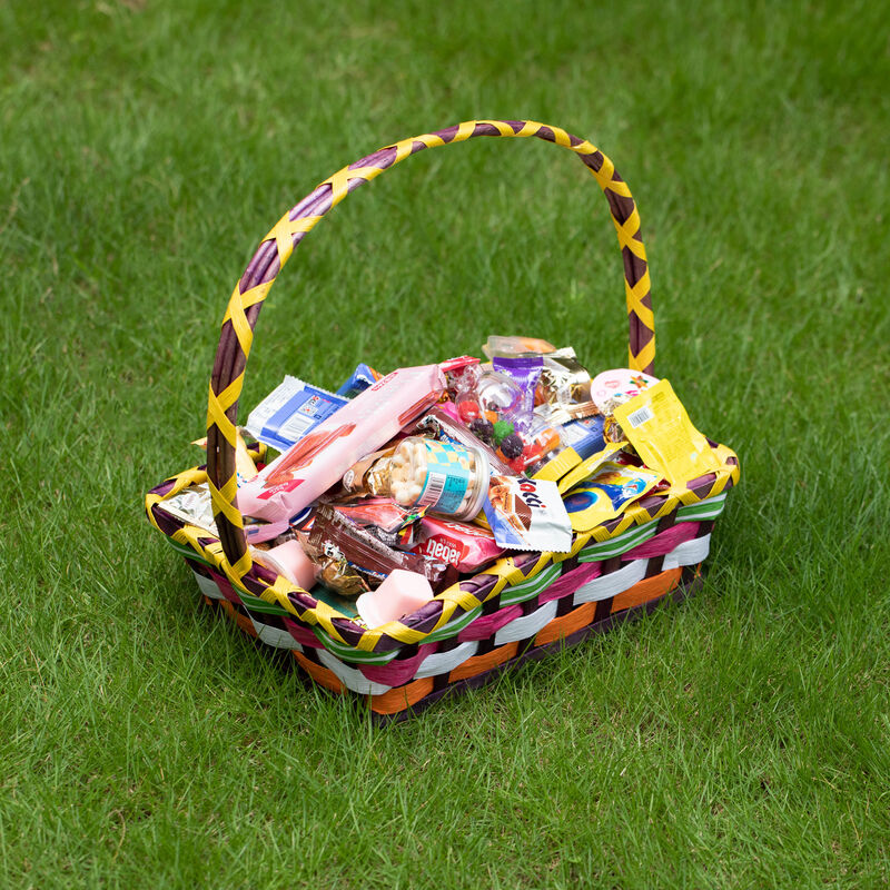 Wickerwise Vibrant Wicker Gift Basket – Versatile Woven Basket with Handle for Easter Candy, Fruit, Snacks, Garden Wedding Decor, Adult Easter Gifts, Party Favors, Kitchen Storage, and Garden Decor