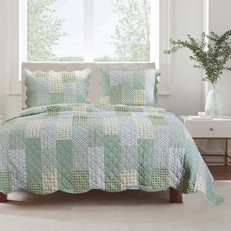 Reversible Fabric Queen Size Quilt Set with Geometric Pattern Motifs,Green - Benzara