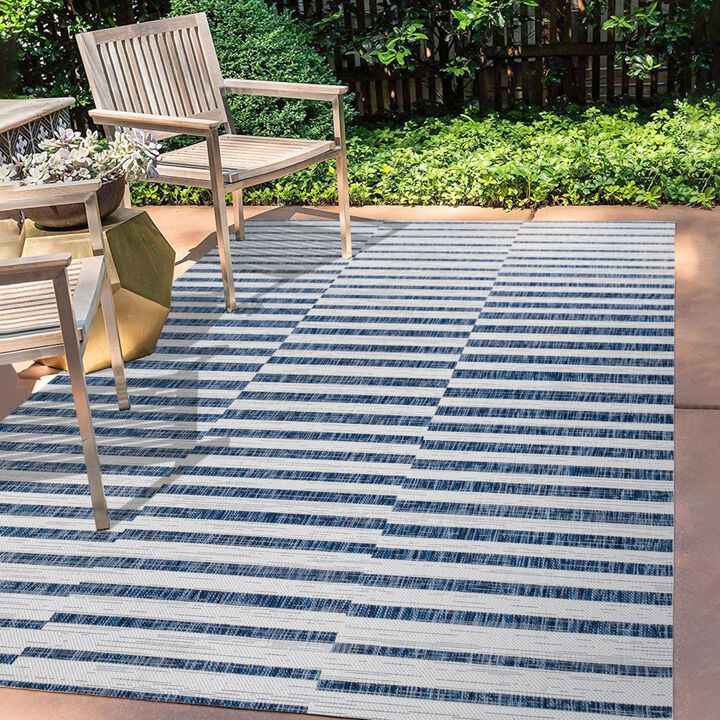 Sukie Modern Offset Stripe Indoor/Outdoor Area Rug