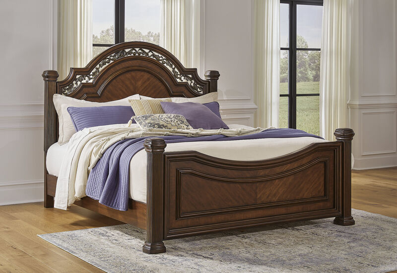 Lavinton Queen Poster Bed