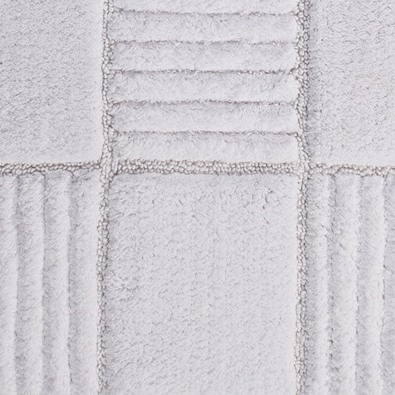 Knightsbridge Chakkar Board 220 GSF Non Skid Back Bath Rug 17 x 24 - White