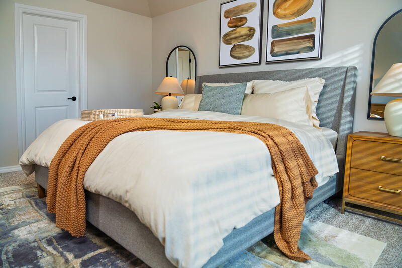 Lindon Queen Upholstered Island Bed