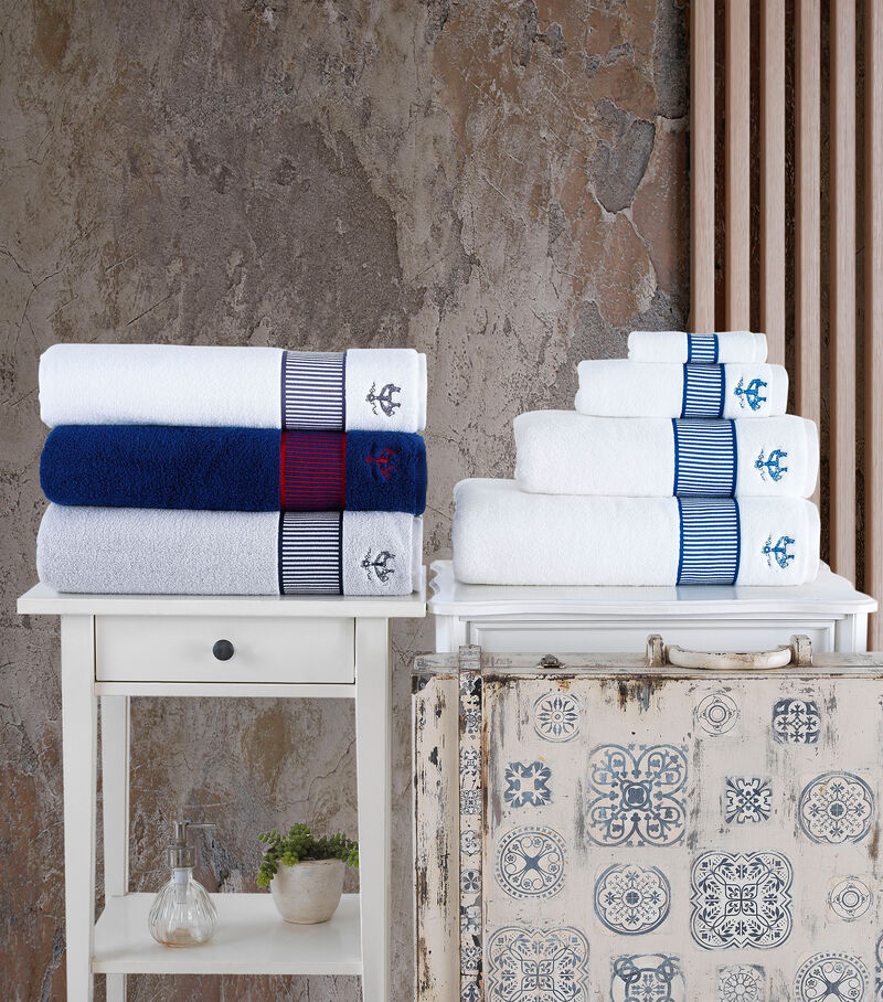 Brooks Brothers Fancy Border Bath Towel