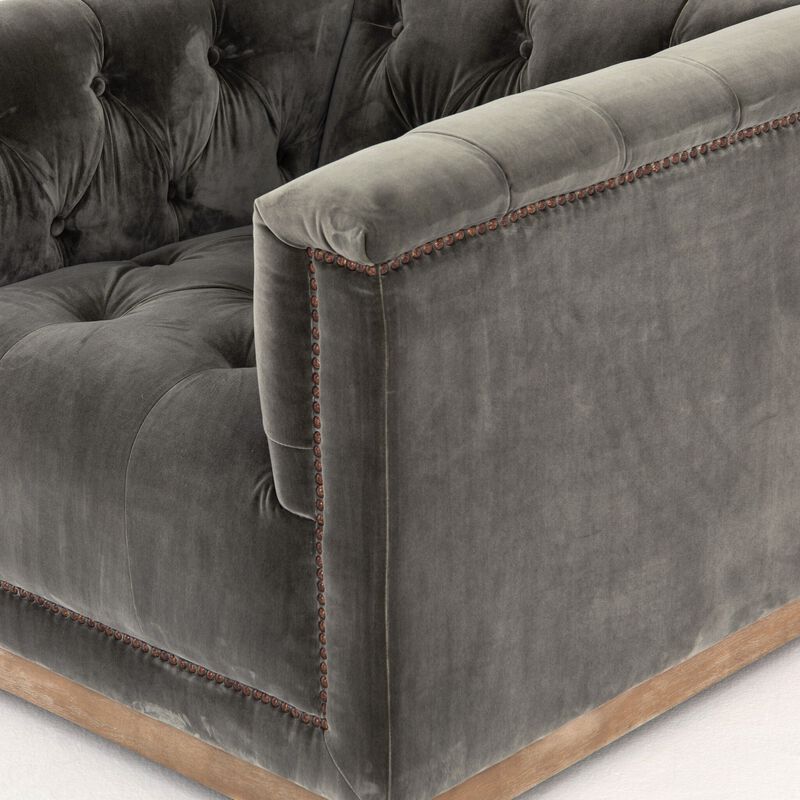 Maxx Swivel Chair