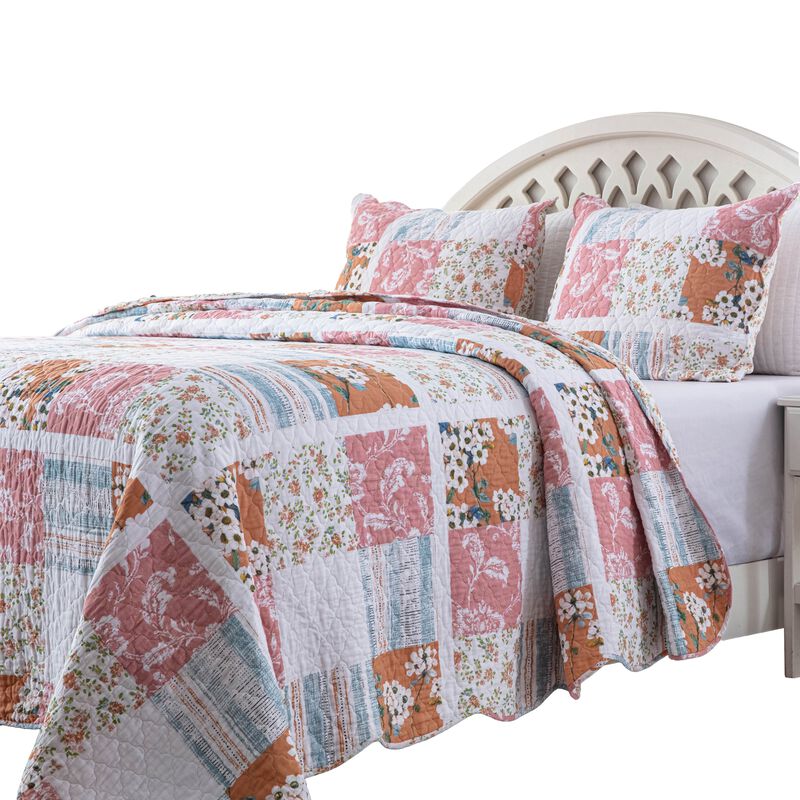 Vanie 3pc King Quilt Set, Pillow Shams, Scalloped, Blue White Pink Cotton