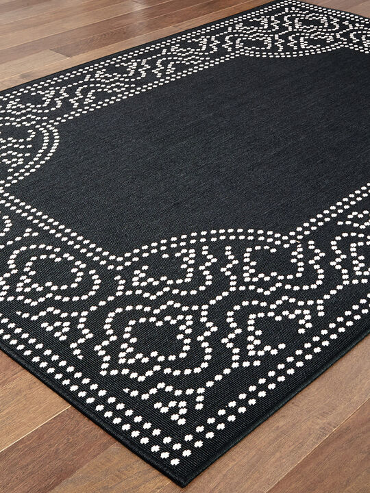 Marina 5'3" x 7'6" Black Rug