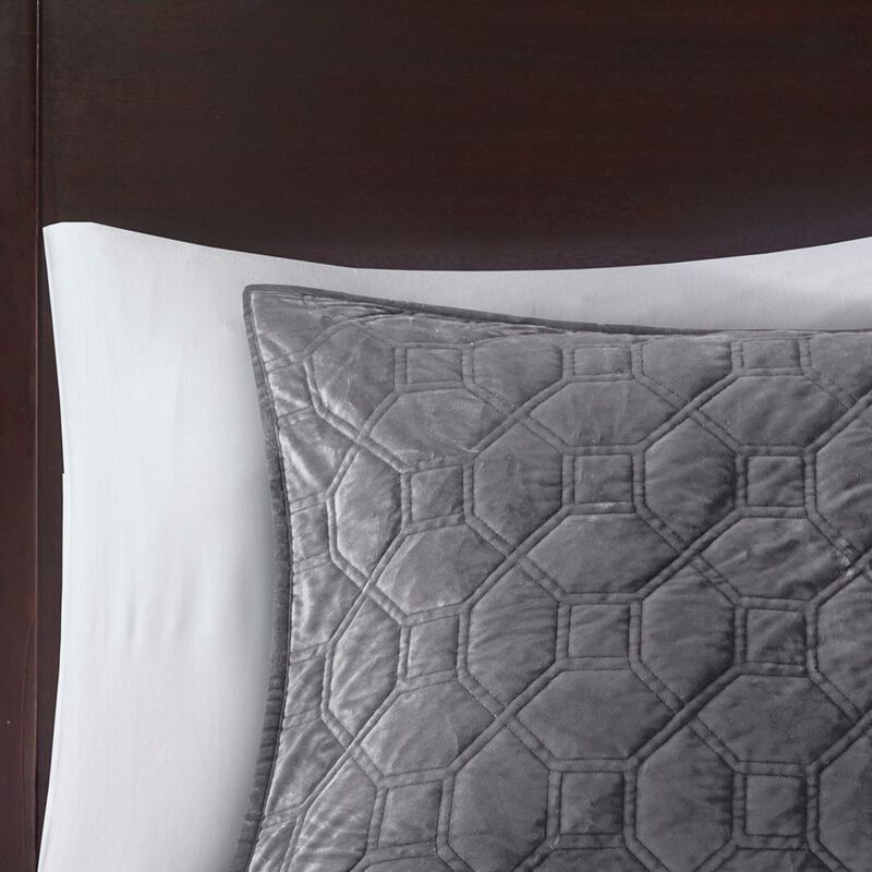 Gracie Mills Gayle 3-Piece Casual Geometric Velvet Quilt Set