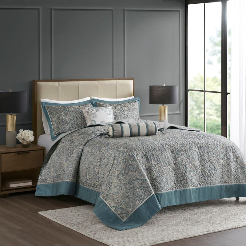 Gracie Mills Thornton 5-Piece Reversible Jacquard Bedspread Set with Throw Pillows