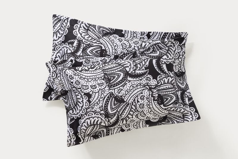 Brooks Brothers Black & White Paisley Cotton Sateen Sham Case Pair