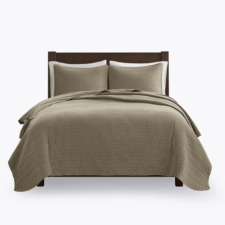 Gracie Mills Ria Solid Oversized Herringbone Quilt Set