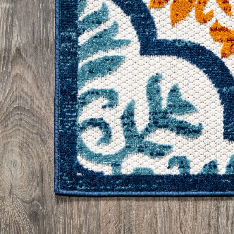 Cassis Ornate Ogee Trellis High-Low Indoor/Outdoor Area Rug
