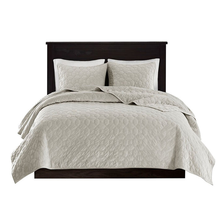 Gracie Mills Gayle 3-Piece Casual Geometric Velvet Quilt Set