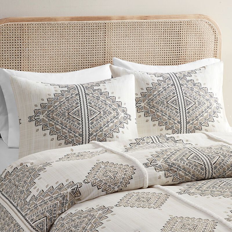 Gracie Mills Modern Geometric Print 4-Piece Microfiber Duvet Cover Set with Throw Pillow