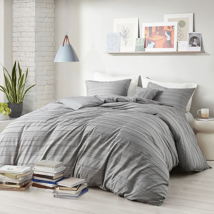 Gracie Mills Lucia Dyed Clip Jacquard Duvet Cover Set with Throw Pillow