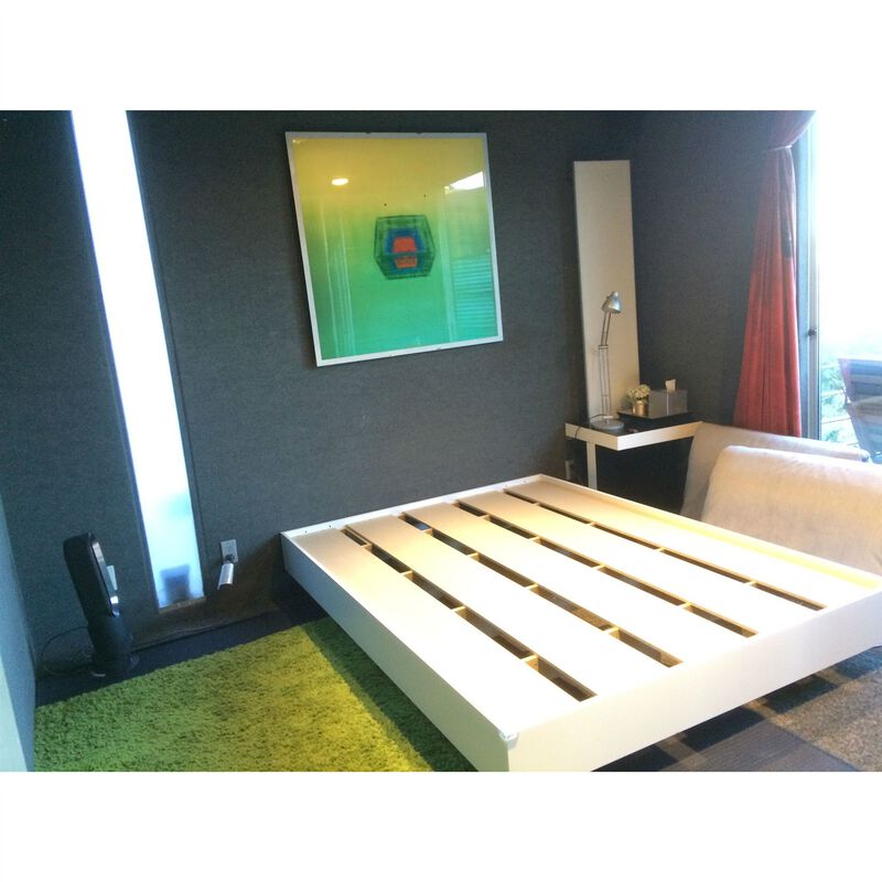 Hivvago Modern Floating Style White Platform Bed Frame in Queen Size