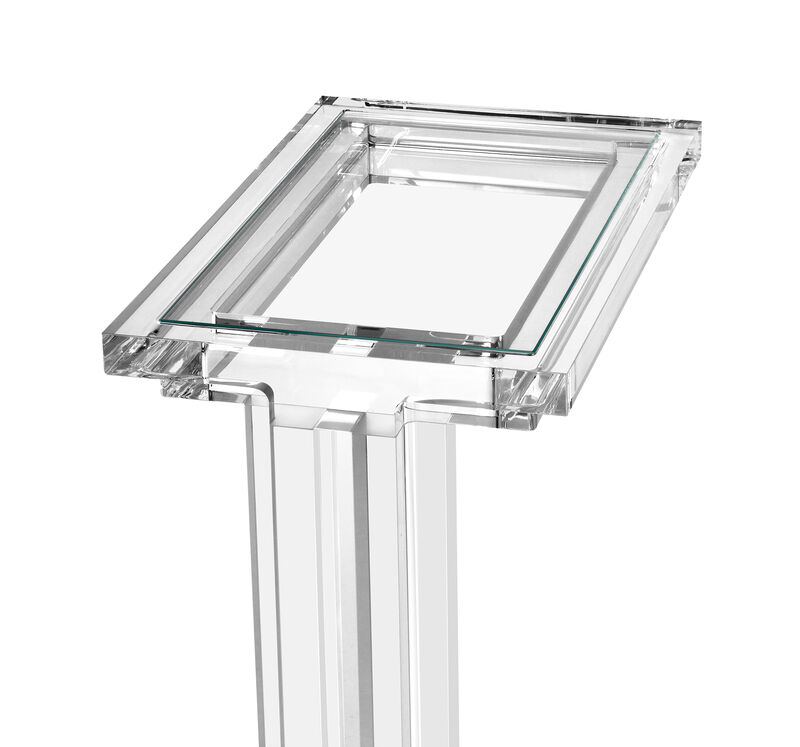 Elle Hugging Table