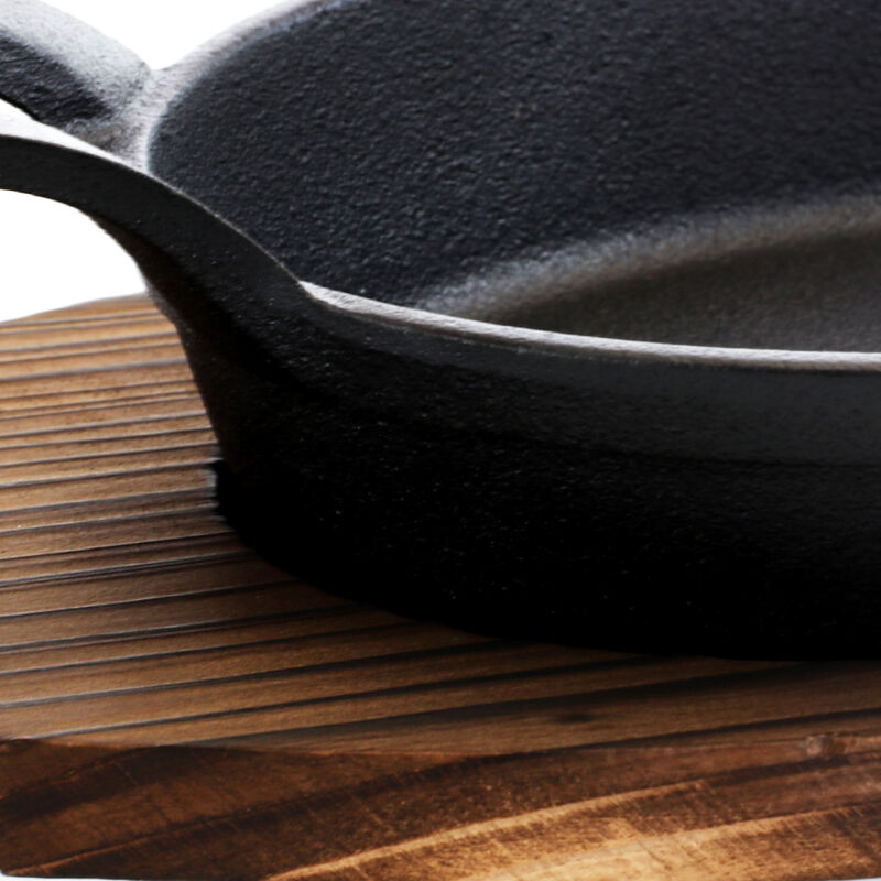 General Store Addlestone 2 Piece 10.5 Inch Pre-seasoned Oval Cast Iron Server with Burned Furwood Base
