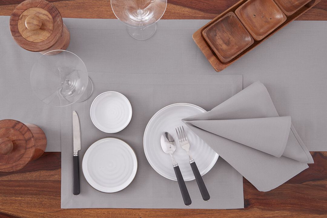 Solino Home 100% Pure Linen Cloth Napkins 20 x 20 Inch Set of 4 | Dru - Cotton Linen Plain Dinner Napkins