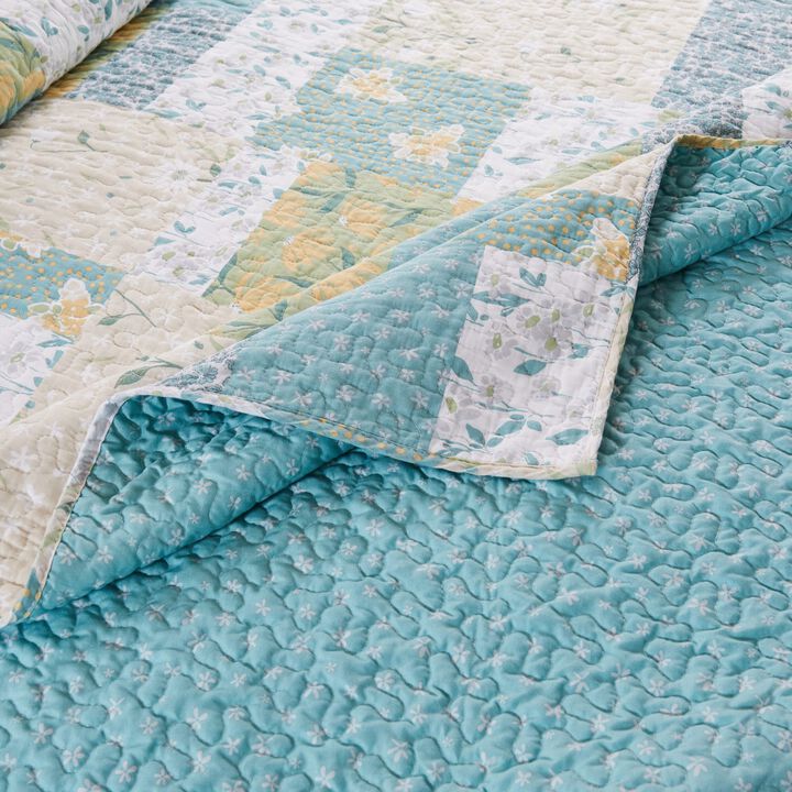 Evane 2pc XL Twin Size Quilt Set, Floral Design, Mist Blue and White Cotton