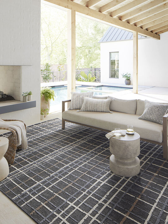 Rainier RAI11 2'2" x 3'9" Rug