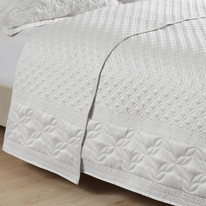 Gracie Mills Carney 3-Piece Neoclassical-inspired Quilt Set