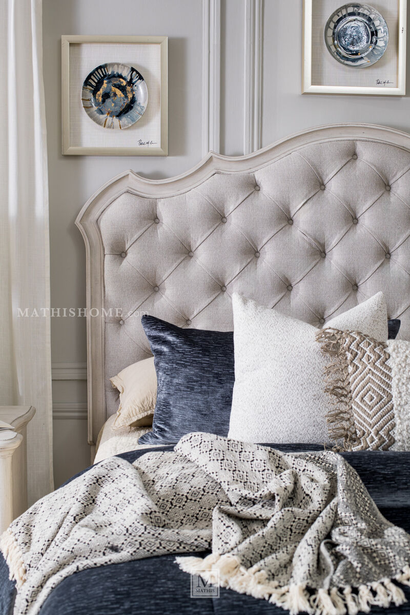 Arlendyne Upholstered Bed