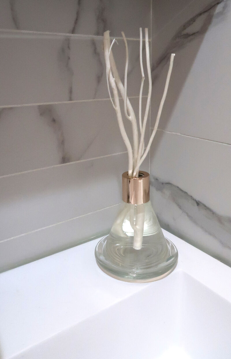 Clear Cone Shaped Reed Diffuser With Tray, "Zen Tea" Scent