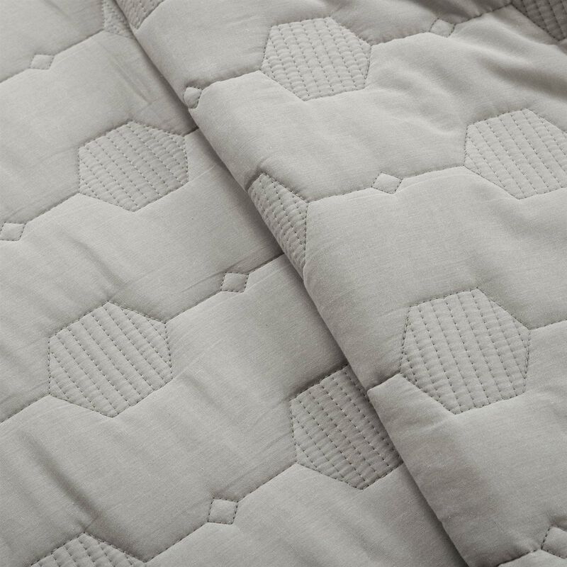 Hexagonal Pattern 3-Piece Quilt Set – Lightweight Cotton Bedding with Soft, Textured Feel