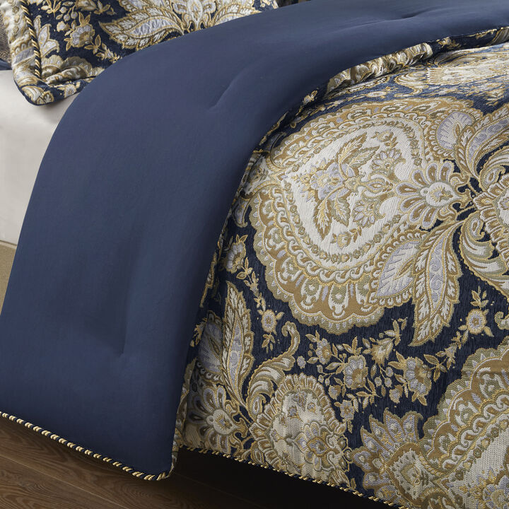 Gracie Mills Mckee 4-Piece Vintage Medallion Comforter Set