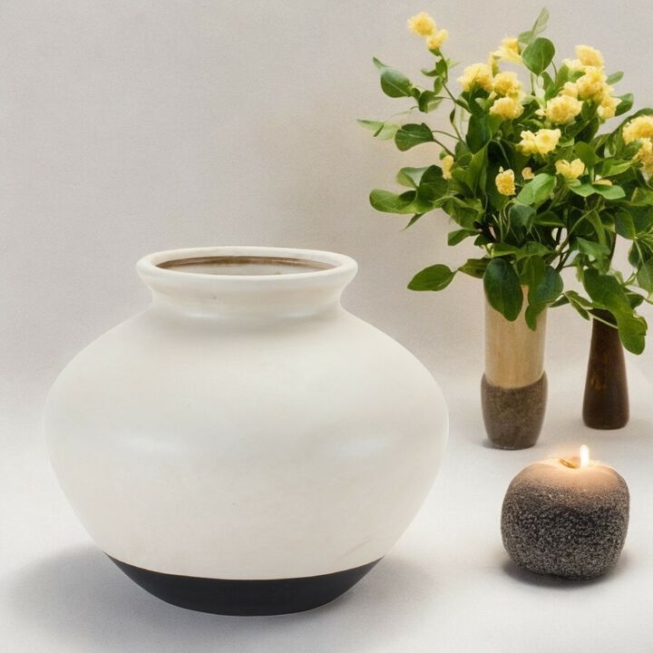 Ceramic Pot for Contemporary Floral and Greenery Displays
