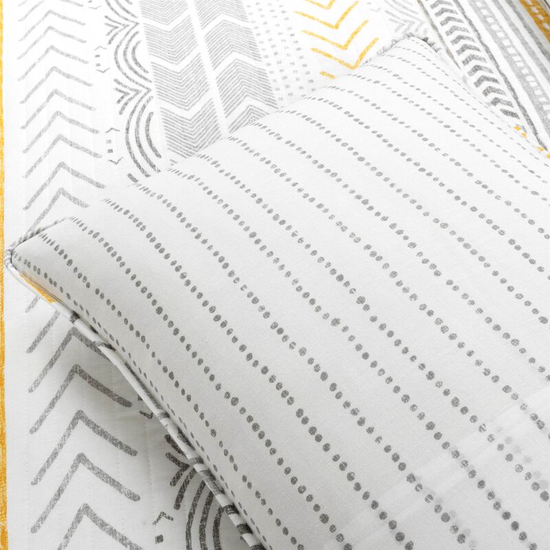 Hivvago King Scandinavian Grey/Yellow/White Chevron Stripe Reversible Cotton Quilt Set