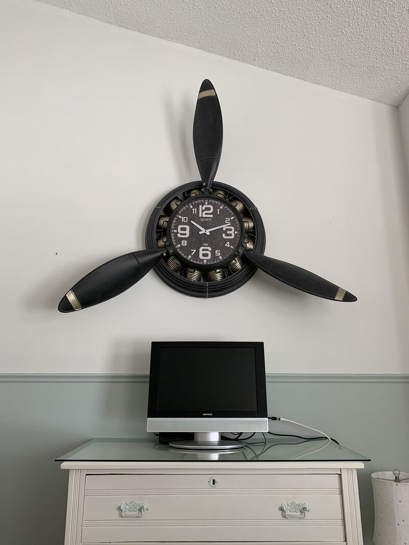 Metal Airplane Propeller Wall Décor clock, Vintage Wrought Iron Aviation Clock Wall Art Decor