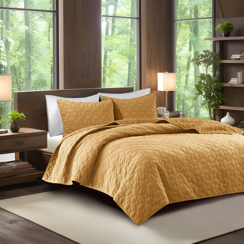 Gracie Mills Gayle 3-Piece Casual Geometric Velvet Quilt Set