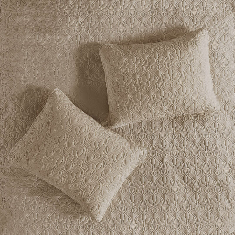 Gracie Mills Sandy 3 Piece Split Corner Classic Pleated Quilted Bedspread Set