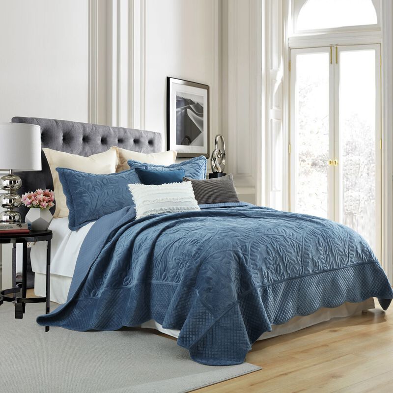 Marcielo 3 Pcs Soft and Plush Velvet Oversized Embroidery Soft and Plush Quilt Set
