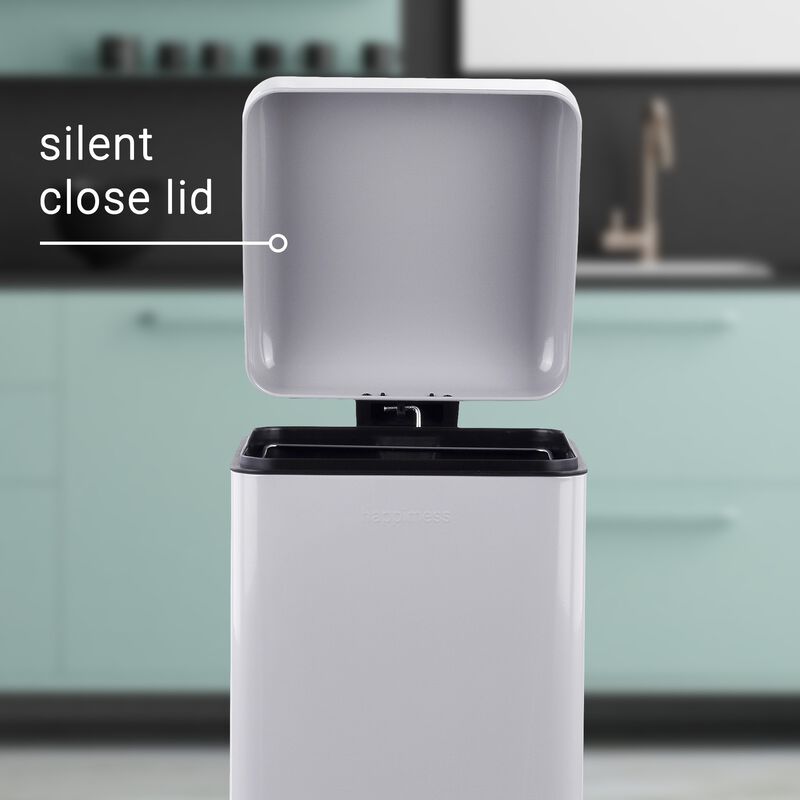 Betty Retro Step-Open Trash Can with Liners