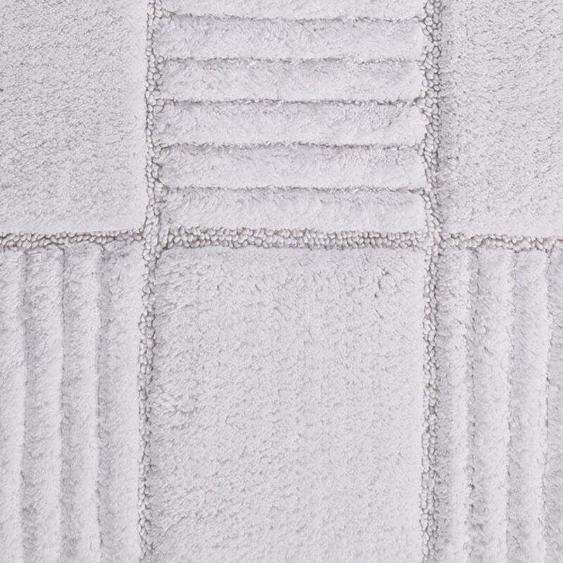 Knightsbridge Chakkar Board 220 GSF Non Skid Back Bath Rug 17 x 24 - White