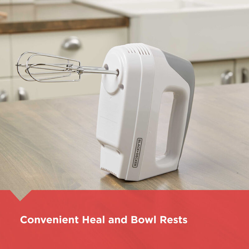 Black and Decker Lightweight 5-Speed Hand Mixer in White